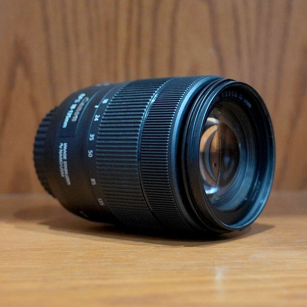 Canon EF-S 18-200mm Lens