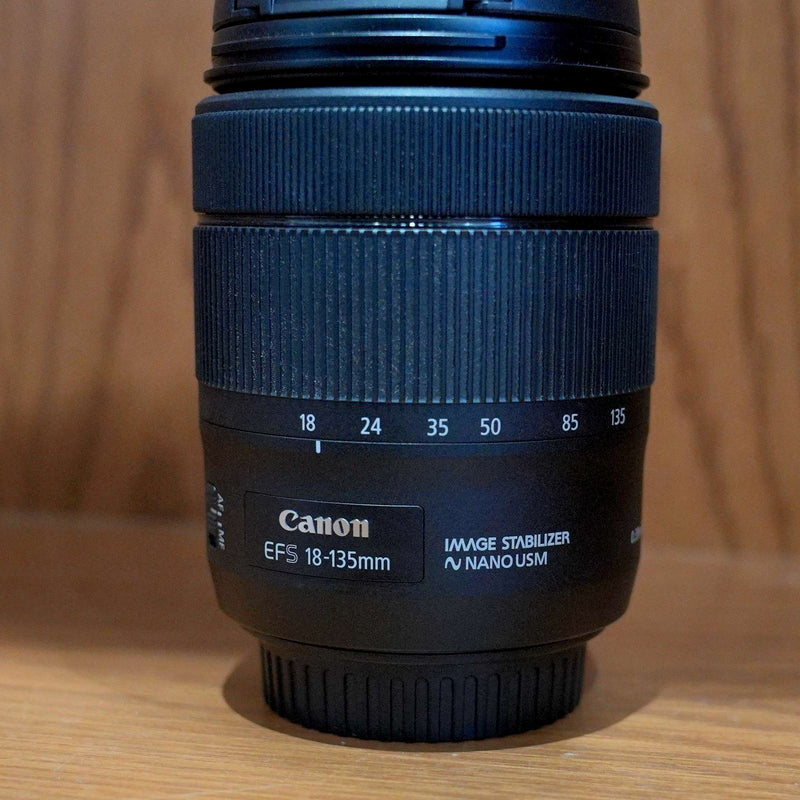Canon EF-S 18-200mm Lens