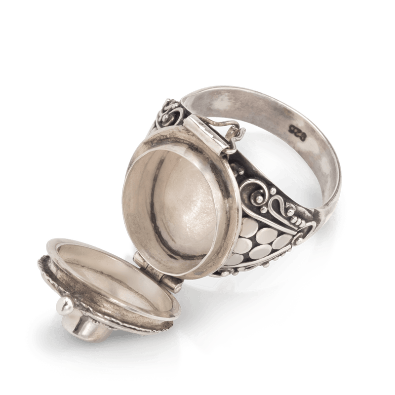 Silver Oval Amethyst Poison Ring