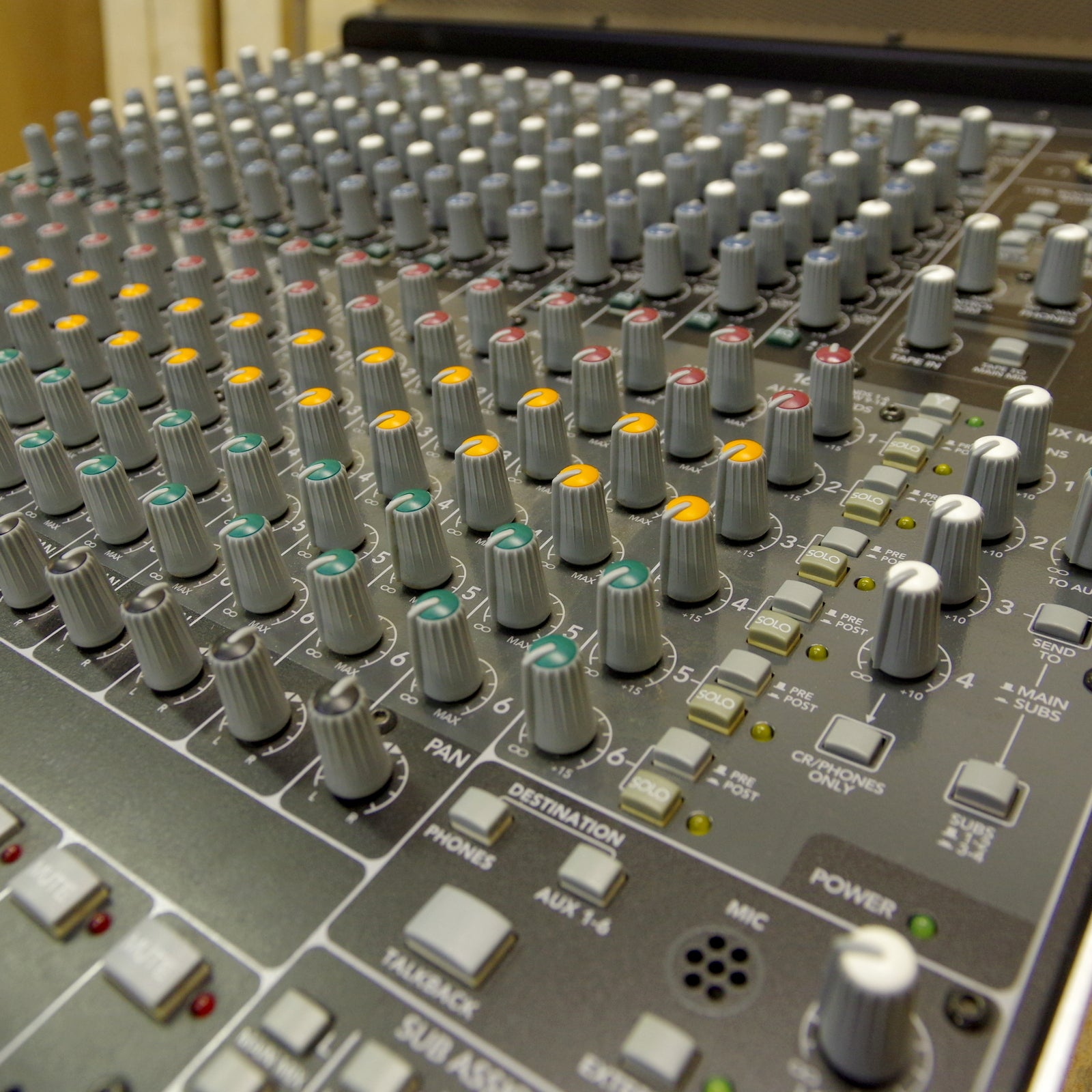 Mackie Onyx 1640i Mixer – McTamney's