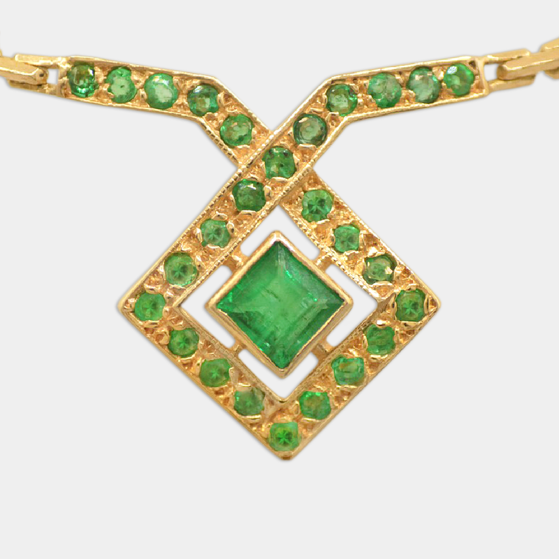 Emerald Centrepiece Necklace